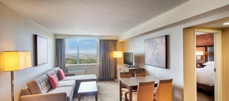 DoubleTree by Hilton Toronto Airport
